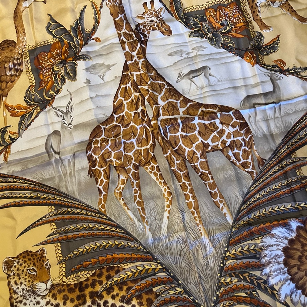 Salvadore Ferragamo silk scarf 🦒